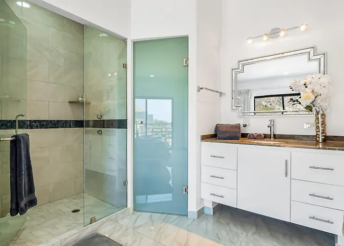 Ferienhaus Morgan Residences 607 @ Boutique With Pool, Gym &