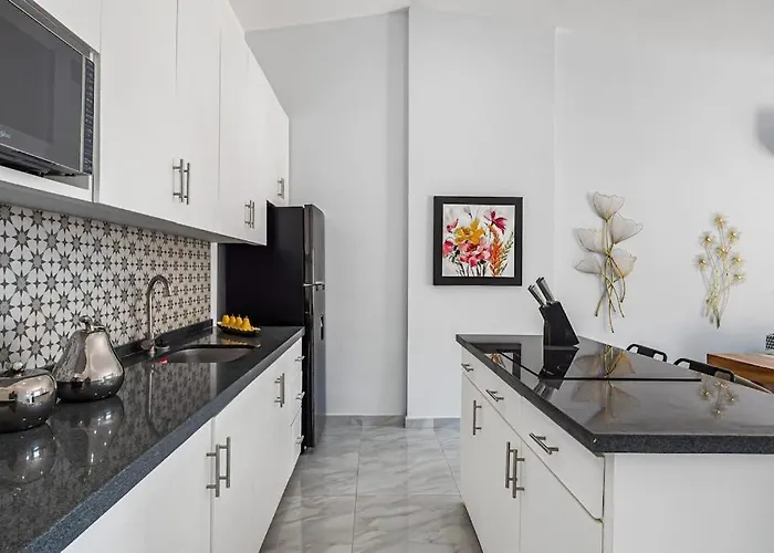 Ferienhaus Morgan Residences 607 @ Boutique With Pool, Gym &