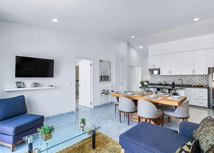 Morgan Residences 607 @ Boutique With Pool, Gym & Ferienhaus
