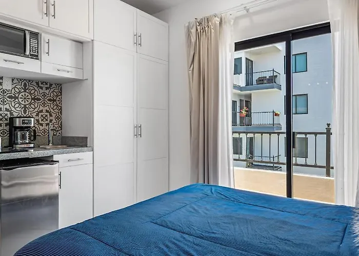 Ferienhaus Morgan Residences 607 @ Boutique With Pool, Gym &